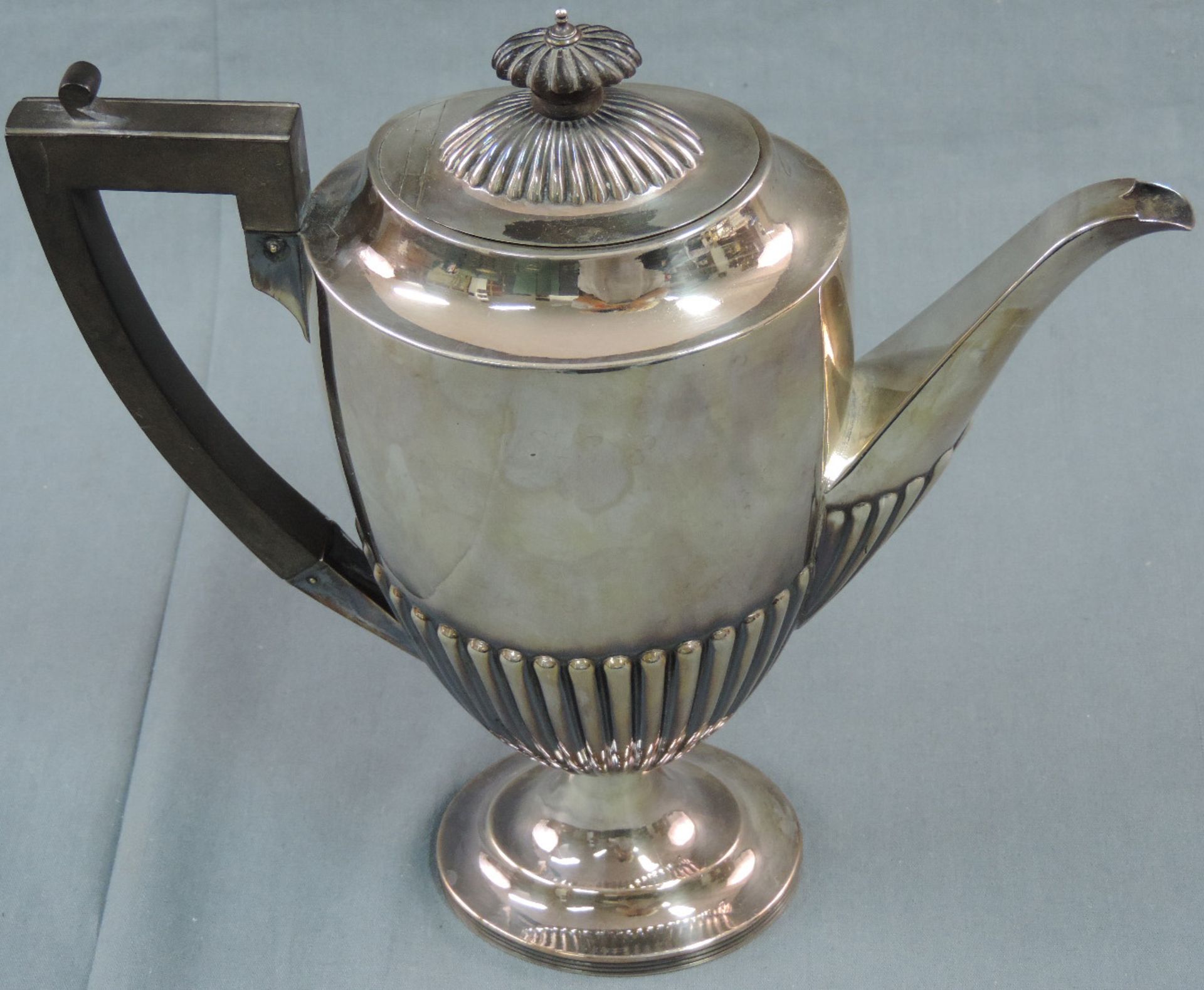 Art Deco Kanne, ''Mappin & Webb's'', versilbert.28 cm hoch.Art Deco Jug by '' Mappin & Webb's '',