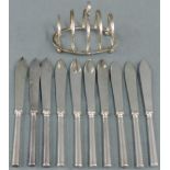 10 kleine Messer Silber 800 und ein Toasthalter von Mappin & Webb.10 small knifes silver 800 and a