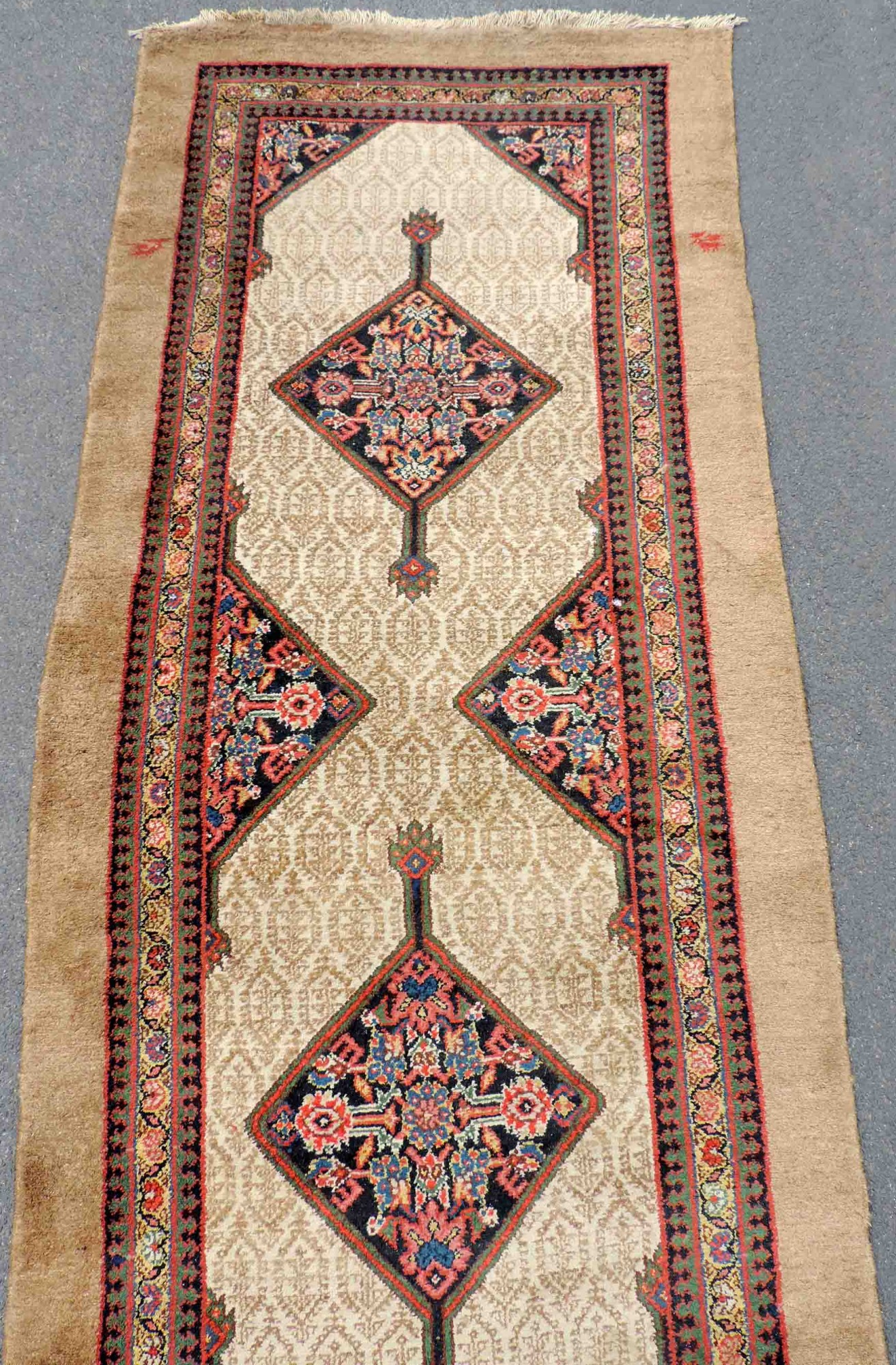 Hamadan Galerie Teppich. Iran, antik, um 1880. Multiple Medaillons.514 cm x 97 cm. Handgeknüpft. - Image 4 of 7