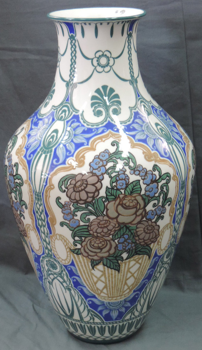 Art Déco Vase als Lampenfuß. Sèvres, 1923.72 cm hoch. Von der Porzellanmanufaktur aus unten offen