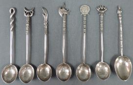 7 Silberlöffel, 3 bezeichnet Tientsin, 2 Peking, und einer Schanghai datiert (19)06.Bis 12 cm
