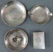 4 Teile Silber, China, alt. Teilweise mit chinesischen Punzen.201 Gramm. Legierung nicht geprüft.