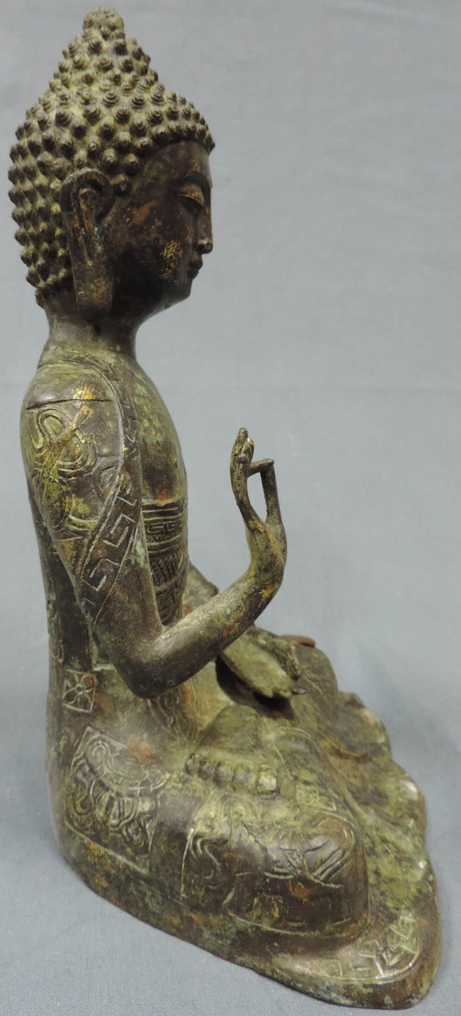 Buddha, Thailand, Bronze. Reste von goldener Farbe. Gefüllt.28 cm hoch. Gefüllt.Buddha Thailand. - Image 4 of 8