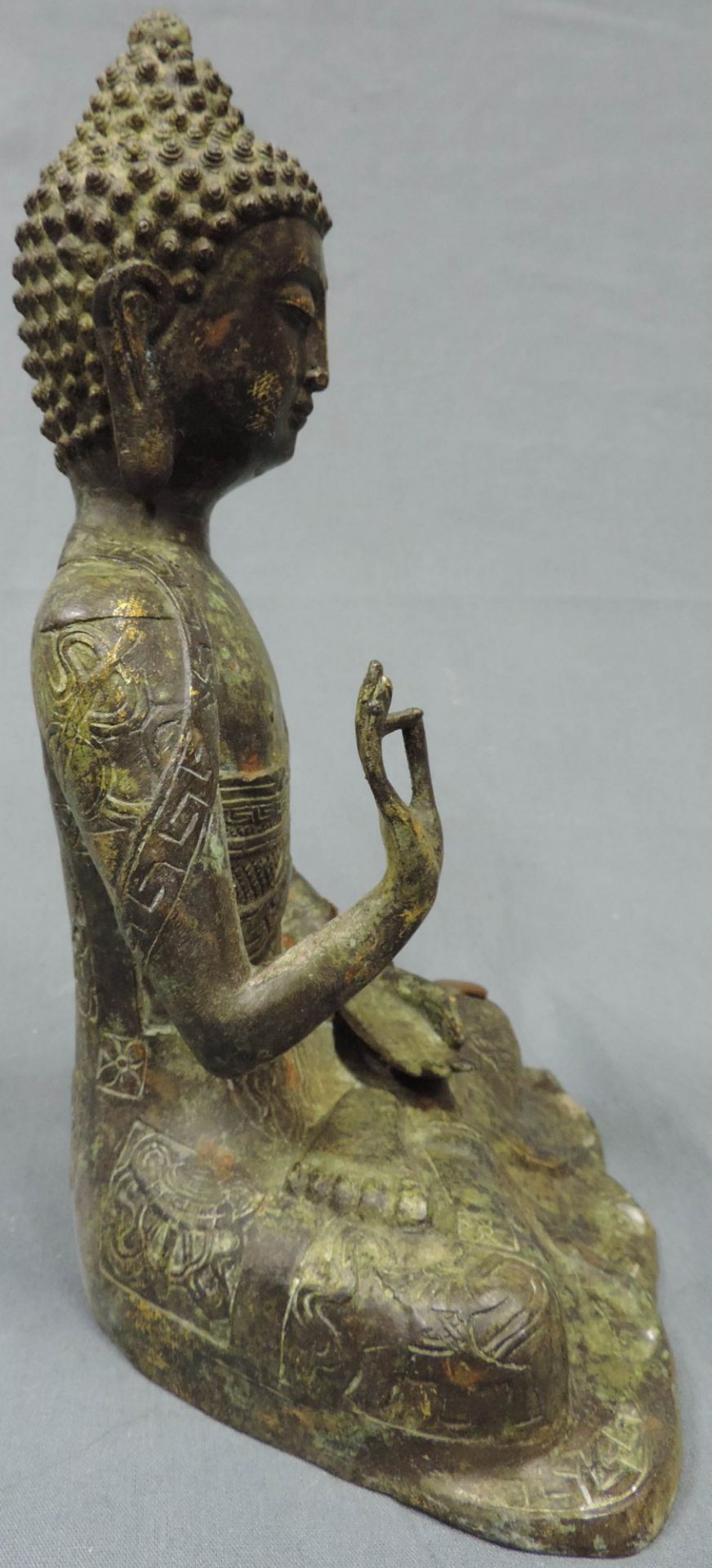 Buddha, Thailand, Bronze. Reste von goldener Farbe. Gefüllt.28 cm hoch. Gefüllt.Buddha Thailand. - Bild 4 aus 8