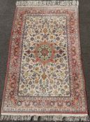 Isfahan Manufakturteppich, selten fein. Iran.254 cm x 150 cm. Handgeknüpft, Korkwolle mit Seide