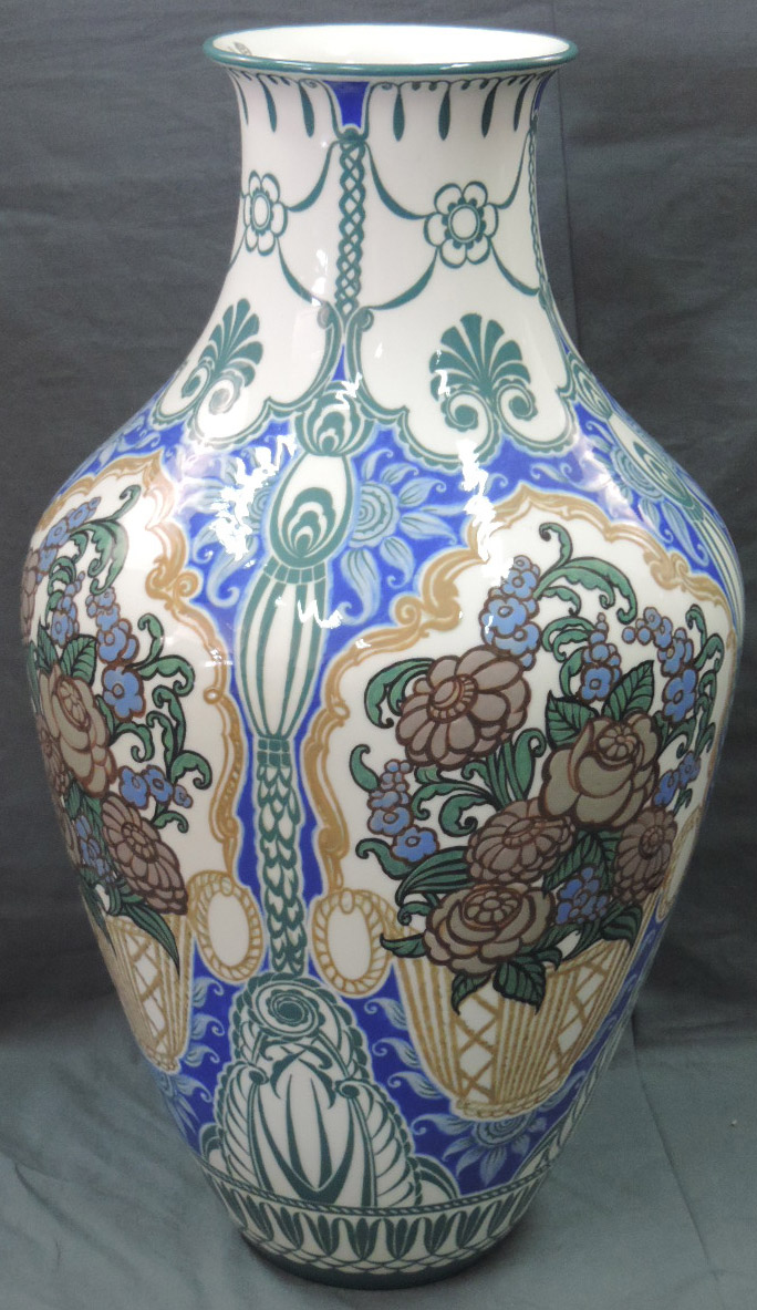 Art Déco Vase als Lampenfuß. Sèvres, 1923.72 cm hoch. Von der Porzellanmanufaktur aus unten offen - Image 2 of 7