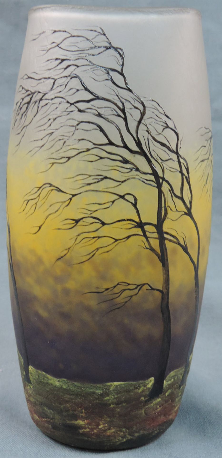 Muller Frères, Lunèville. Vase mit herbstlicher Landschaft, um 1920.18 cm hoch. Signiert 'MULLER - Bild 3 aus 5
