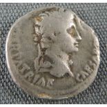 Gaius und Lucius Denar, Silber, wohl 2. Jahrhundert.3,4 Gramm, Durchmesser bis 1,9 cm.Die