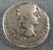 Gaius und Lucius Denar, Silber, wohl 2. Jahrhundert.3,4 Gramm, Durchmesser bis 1,9 cm.Die