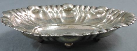 Kugelfuß-Schale, Silber 800. 516 Gramm.32,5 cm x 26 cm.Ball caster - bowl, silver 800. 516 grams.