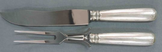 Großes Tranchierbesteck, Silber 800.Das Messer ist 32 cm lang.Carving set, Silver 800.The knife is