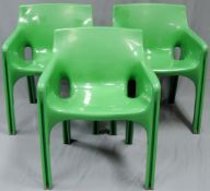 Vico MAGISTRETTI (1920 - 2006) Trio Green Chairs.73,5 cm x 59 cm x 56 cm. Polyester,