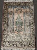 Kaschmir, Indien. Gebetsteppich.184 cm x 119 cm. Handgeknüpft, Manufakturteppich.Kashmir. India.