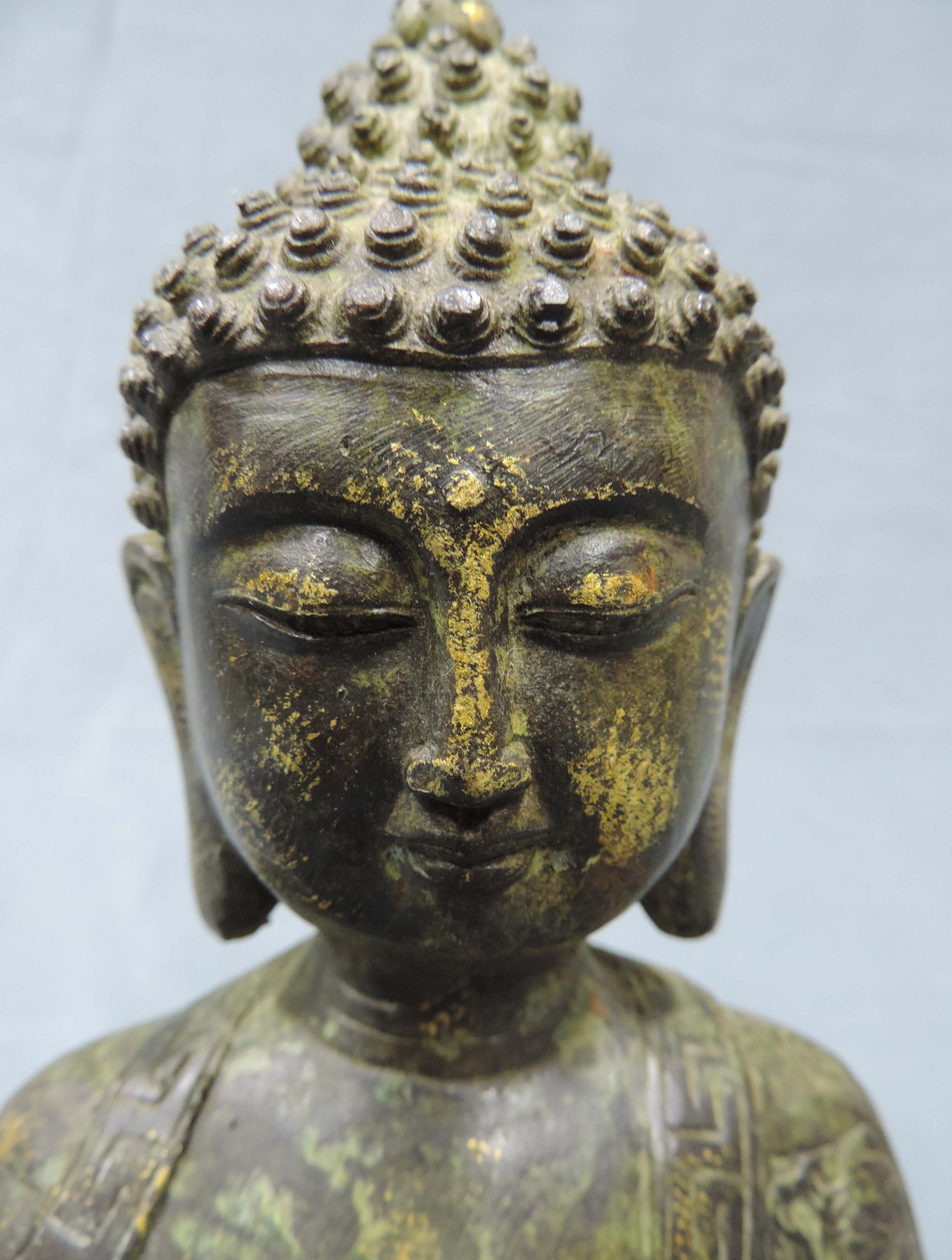 Buddha, Thailand, Bronze. Reste von goldener Farbe. Gefüllt.28 cm hoch. Gefüllt.Buddha Thailand. - Image 7 of 8
