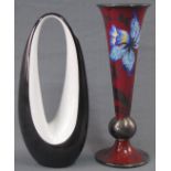 Rosenthal Vase mit Silbermontierung, Blumendekor und eine Kummetvase, Rosenthal Selb.Bis 29 cm hoch.