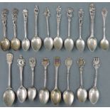 18 Löffel, meist aus Silber, einige Alpaka.18 Spoons. Most of them silver. Some Alpaka.