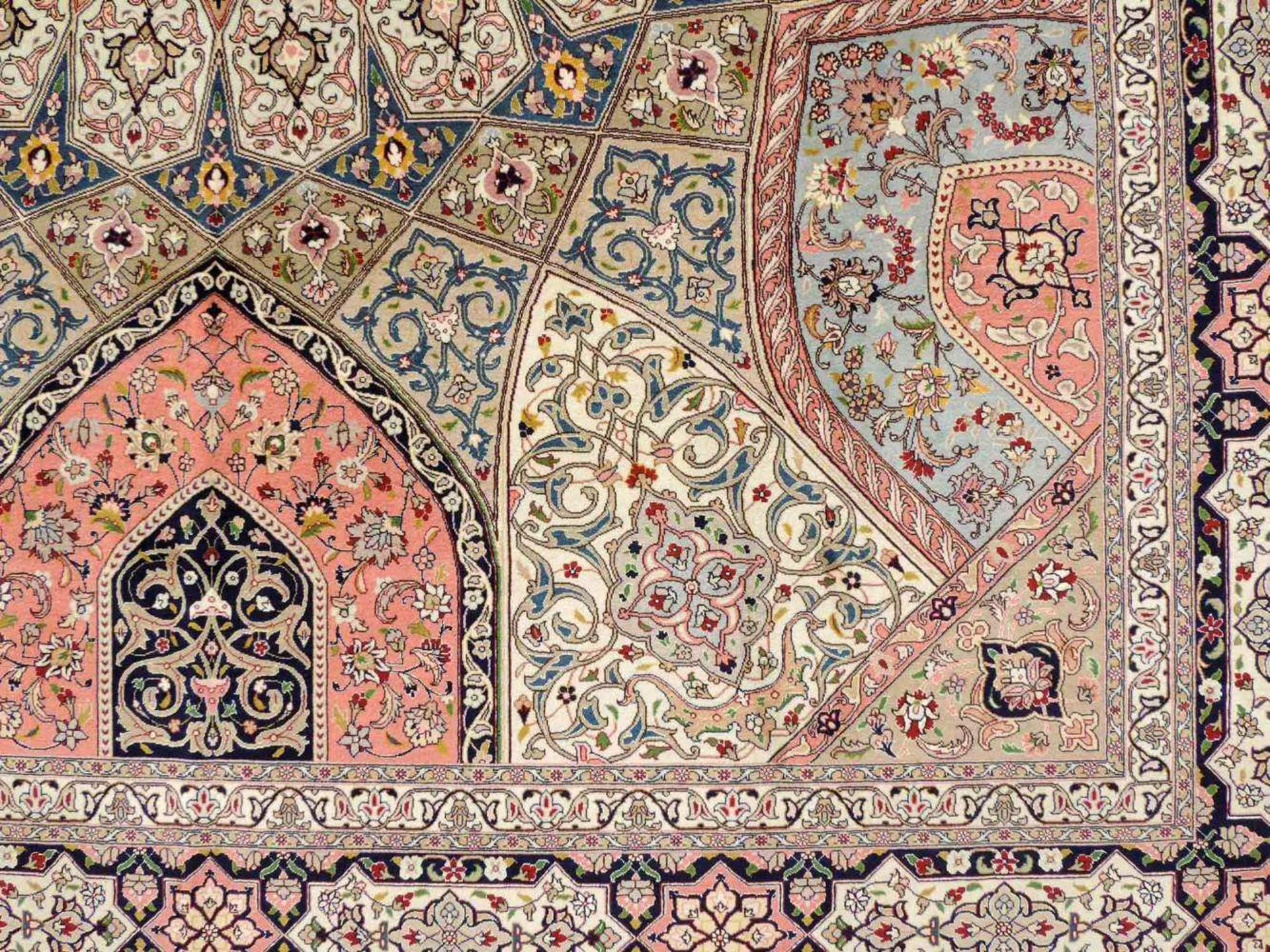 Täbris, Teppich, Iran. Sehr fein. 396 cm x 298 cm. Circa 9 x 6 Knoten pro cm. Meisterteppich, - Image 3 of 13