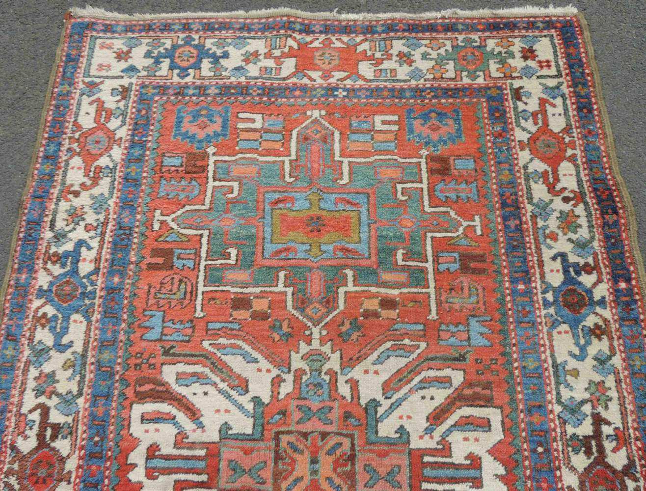 Karadja / Heris Dorfteppich, Iran. Alt, um 1930. 190 cm x 120 cm. Handgeknüpft in Persien. Wolle auf - Image 4 of 5