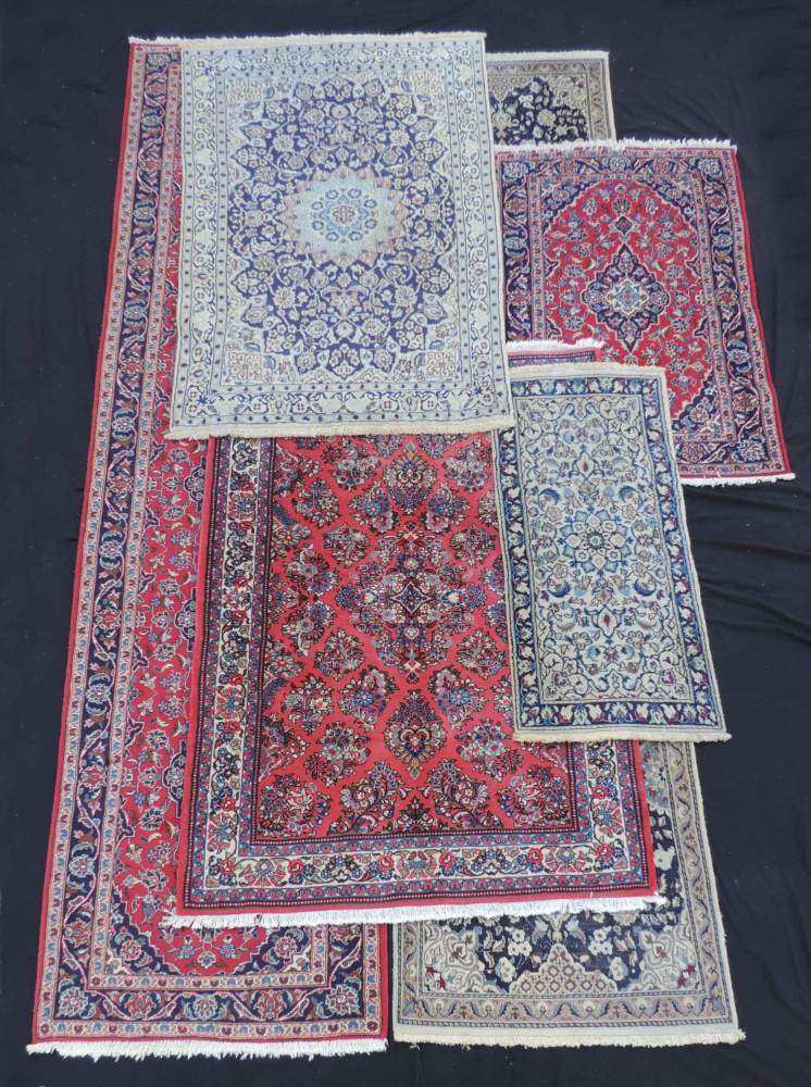 Konvolut aus 6 Teppichen. Kaschmar, Wolle mit Seide auf Baumwolle, 394 cm x 87 cm. Saruk, Persien,