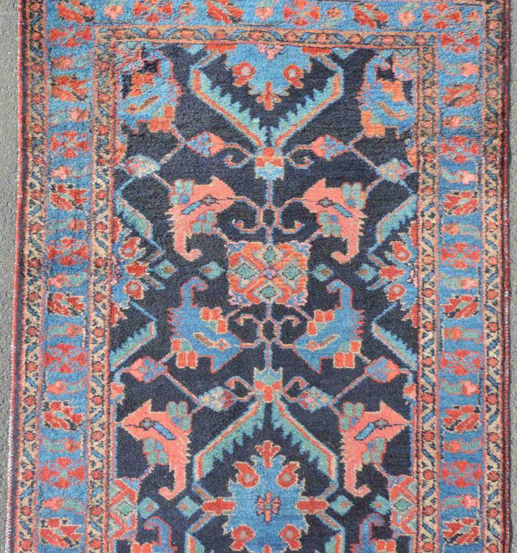 Schmale Nahawand Galerie. Iran. Alt. 516 cm x 90 cm. Teppich, handgeknüpft in Persien. Wolle auf - Image 10 of 11