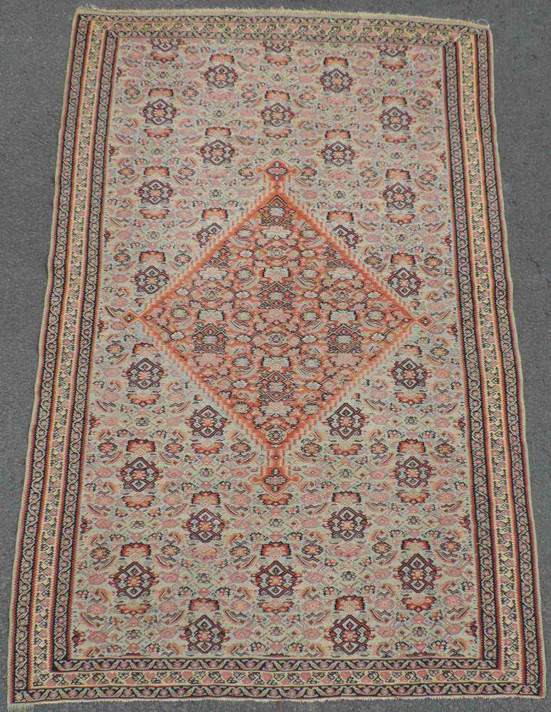 Senne Kelim, Teppich, Iran. Antik, Mitte 19. Jahrhundert. 195 cm x 127 cm. Handgewebt. Wolle auf