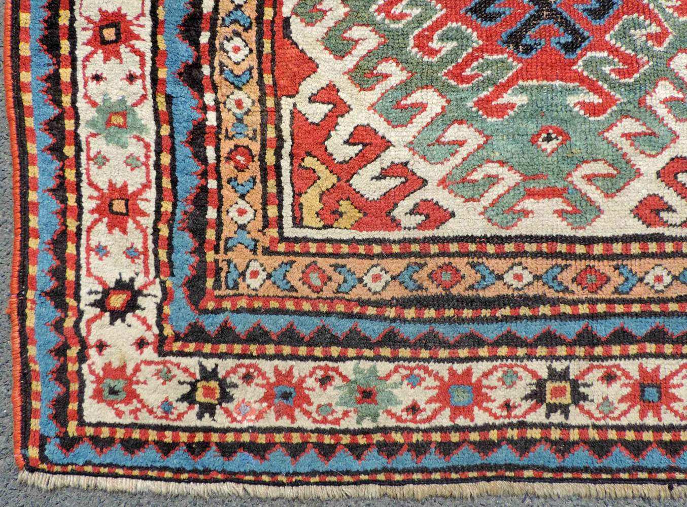 Bordjalou Kasak, Karabagh, Kaukasus. Antik, um 1870. 242 cm x 110 cm. Dorfteppich. Handgeknüpft. - Image 6 of 13