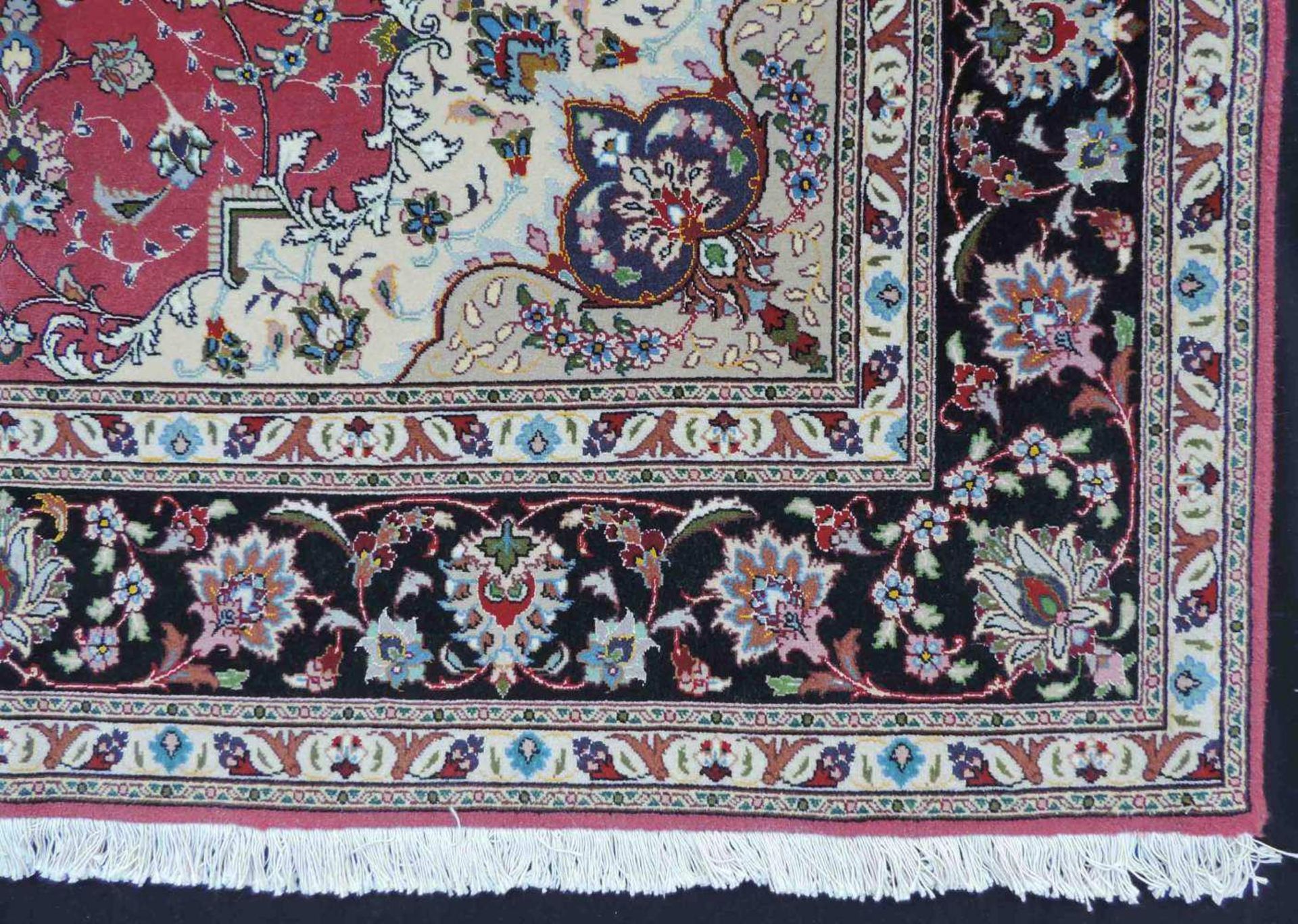 Täbriz, Teppich, Iran. Feine Knüpfung. 206 cm x 154 cm. Handgeknüpft in Persien. Korkwolle, mit - Image 4 of 10
