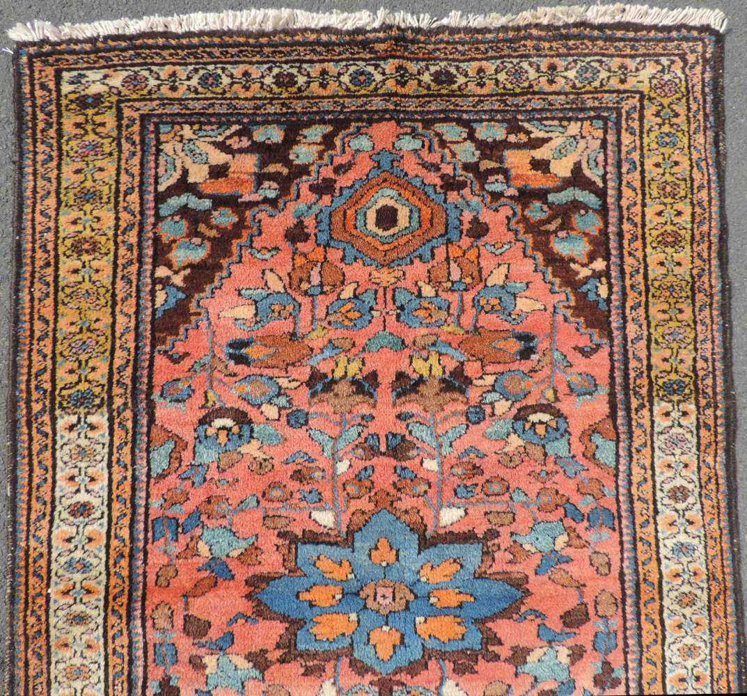Hamadan Dorfteppich, Iran. Alt, um 1930. 151 cm x 97 cm. Handgeknüpft in Persien. Wolle auf - Image 3 of 4