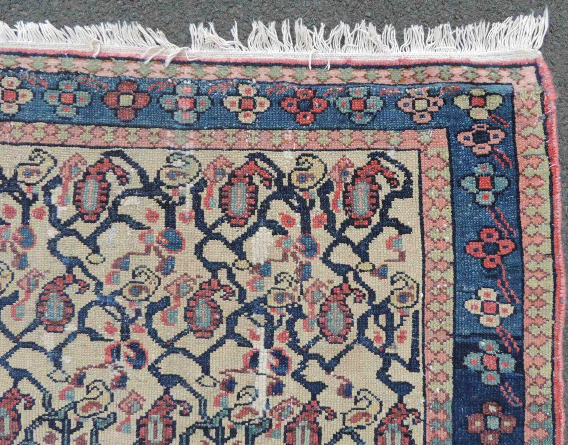 Hamadan Poschti, Iran. Alt, um 1930. 105 cm x 97 cm. Teppich, handgeknüpft in Persien. Wolle auf - Image 6 of 10