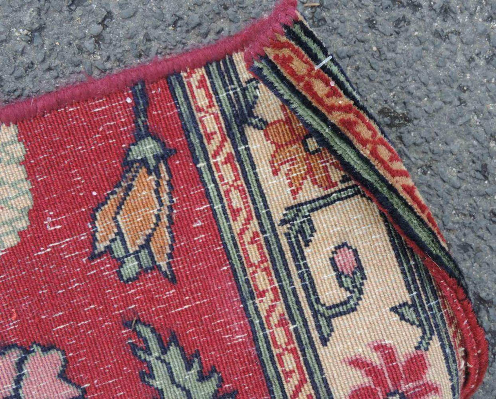 "Mogul" Teppichfragment, Indien. Antik, 19. Jahrhundert. 137 cm x 61 cm. Handgeknüpft. Wolle auf - Image 4 of 4