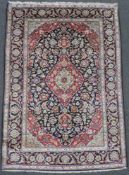 Keschan, Manufakturteppich, Seide. Iran. Fein. 158 cm x 111 cm. Handgeknüpft in Persien. Seide auf