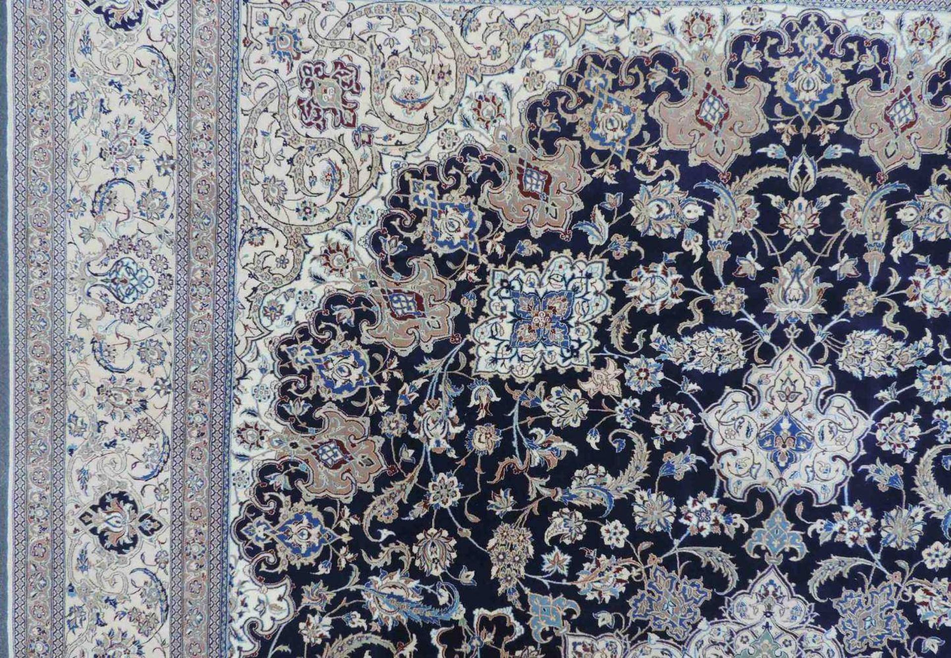 Nain "Tudesch", signiert, Meisterteppich. Iran. Selten fein. 400 cm x 301 cm. Handgeknüpft in - Image 14 of 16