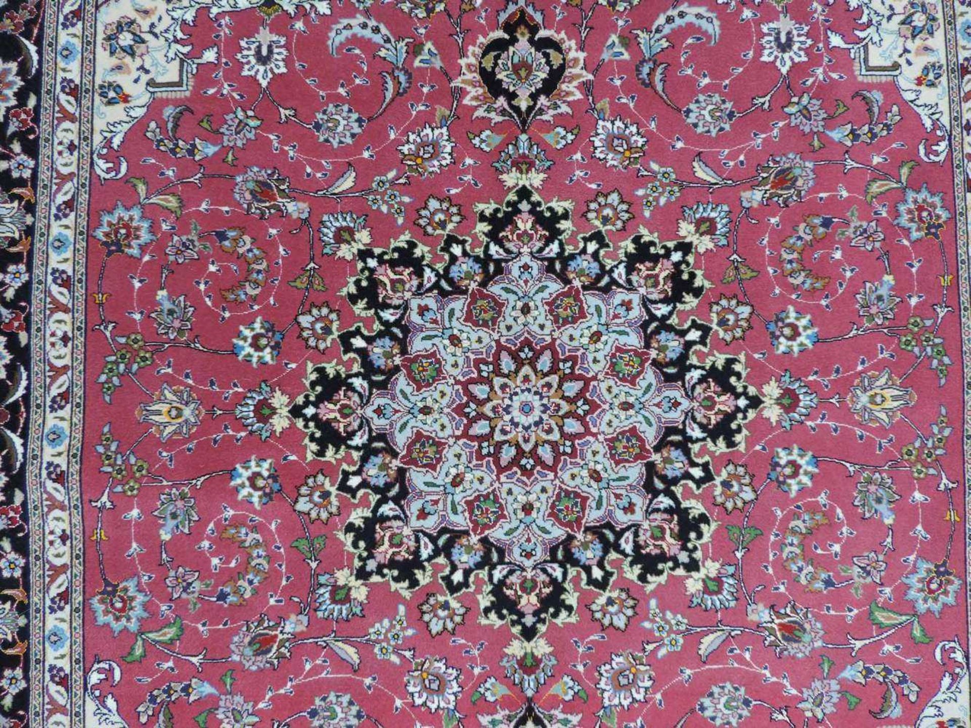 Täbriz, Teppich, Iran. Feine Knüpfung. 206 cm x 154 cm. Handgeknüpft in Persien. Korkwolle, mit - Image 8 of 10