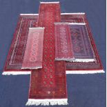 Konvolut aus 5 Teppichen. Pakistan Bouchara, 241 cm x 251 cm. Afghane, 396 cm x 88 cm. Belutsch,