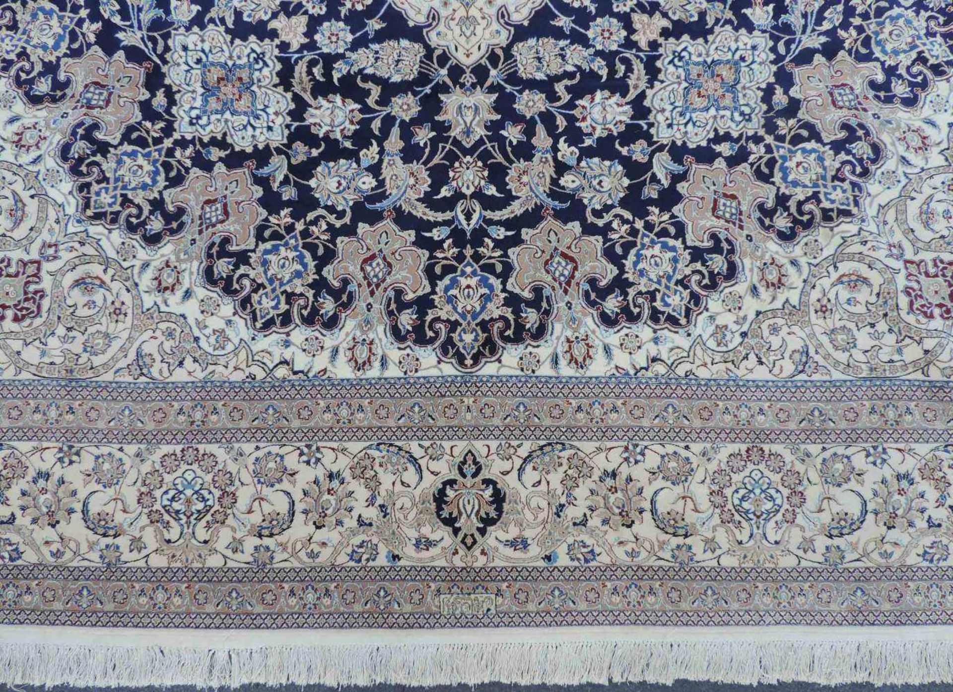 Nain "Tudesch", signiert, Meisterteppich. Iran. Selten fein. 400 cm x 301 cm. Handgeknüpft in - Image 5 of 16