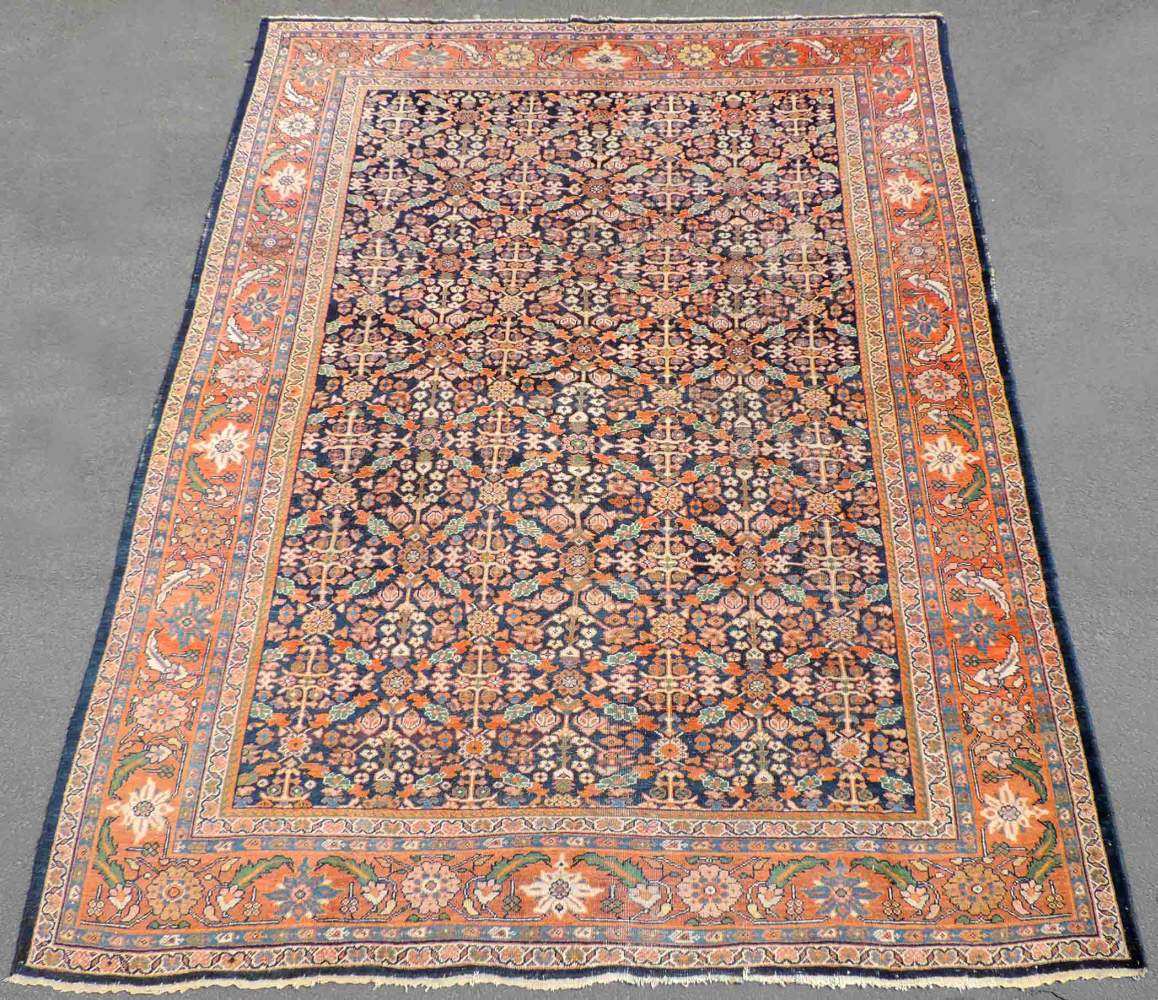 Mahal Salonteppich, Iran. Antik, um 1900. 345 cmx 275 cm. Handgeknüpft in Persien. Wolle auf