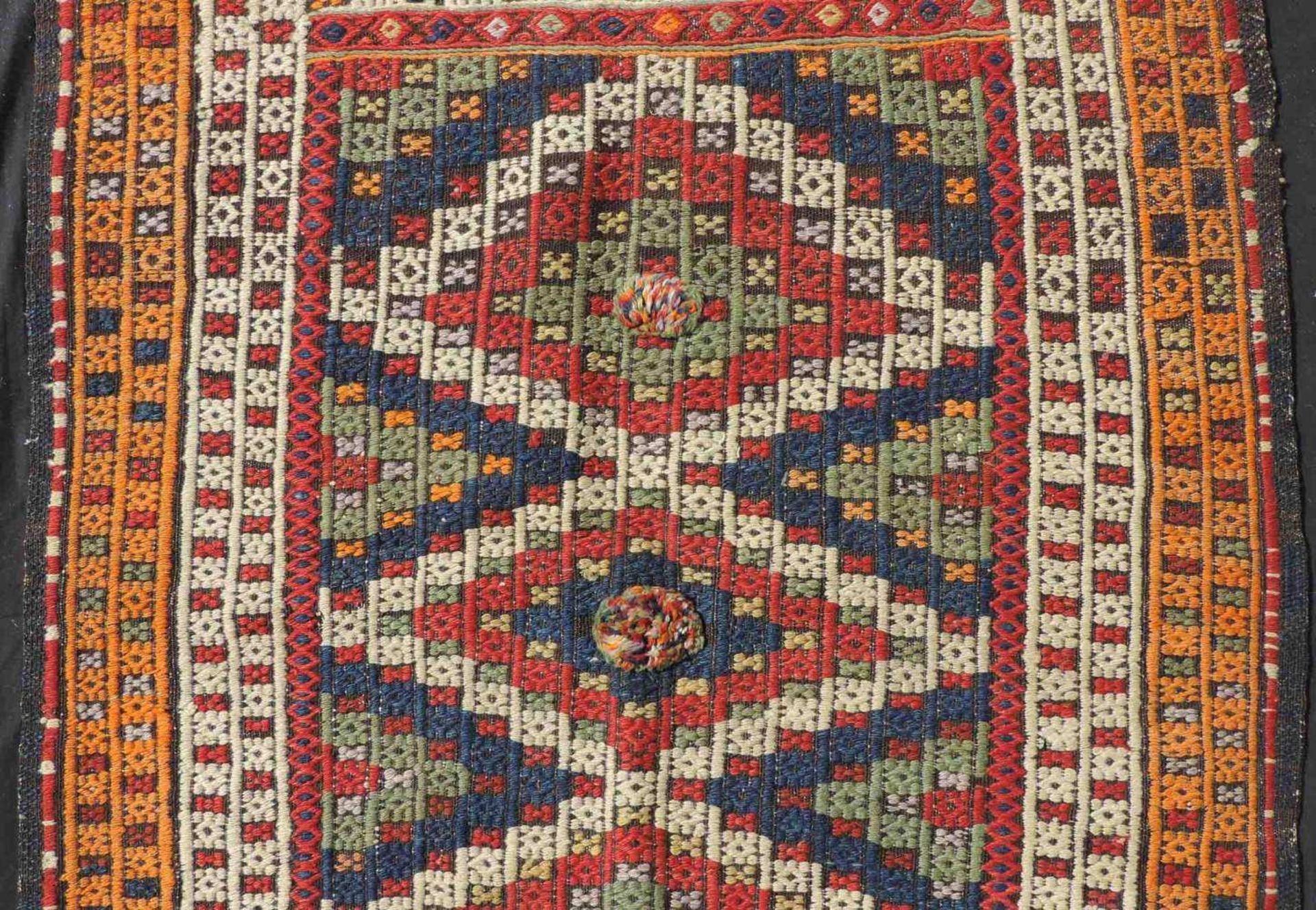 Bergama Yastik, West - Anatolien, Türkei. Antik, um 1900. 115 cm x 88 cm. Handgeknüpft. - Image 3 of 5