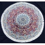 Nain, Iran. Runder Teppich. Wolle mit Seide auf Baumwolle. Fein. Durchmesser: 135 cm. Handgeknüpft
