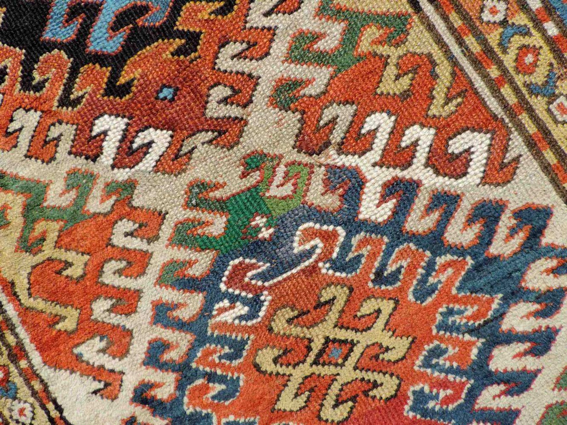 Bordjalou Kasak, Karabagh, Kaukasus. Antik, um 1870. 242 cm x 110 cm. Dorfteppich. Handgeknüpft. - Image 2 of 13