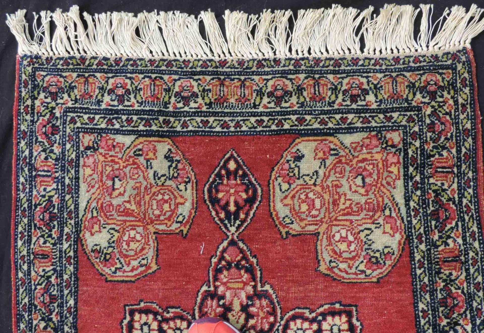 Kirman Lawer Poschti, Iran. Antik, um 1900. 88 cm x 57 cm. Manufakturteppich. Handgeknüpft in - Image 4 of 6