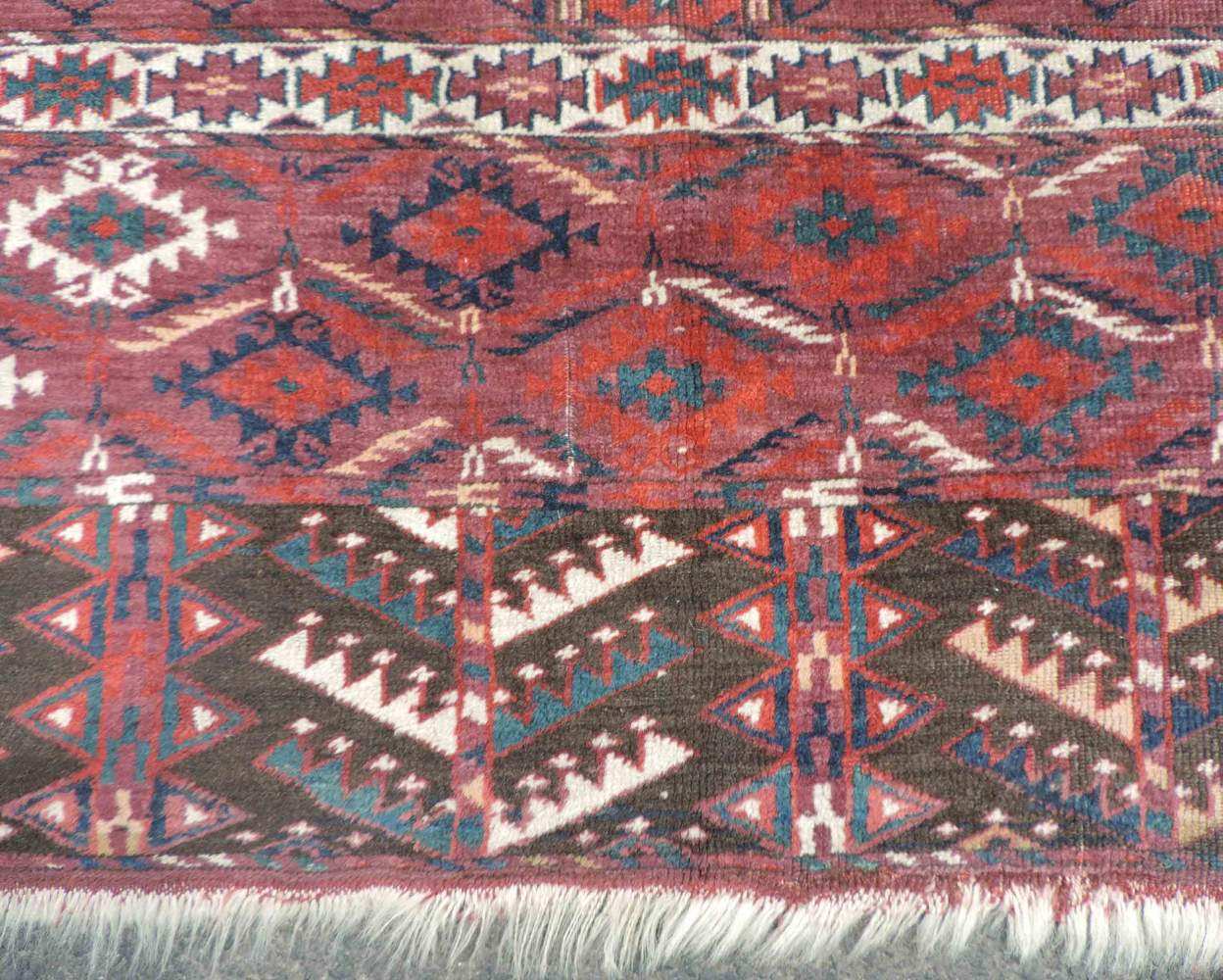 Jomud Engsi, Eingangsteppich der Turkmenen, Turkmenistan. Antik, um 1870. 165 cm x 137 cm. - Image 6 of 7