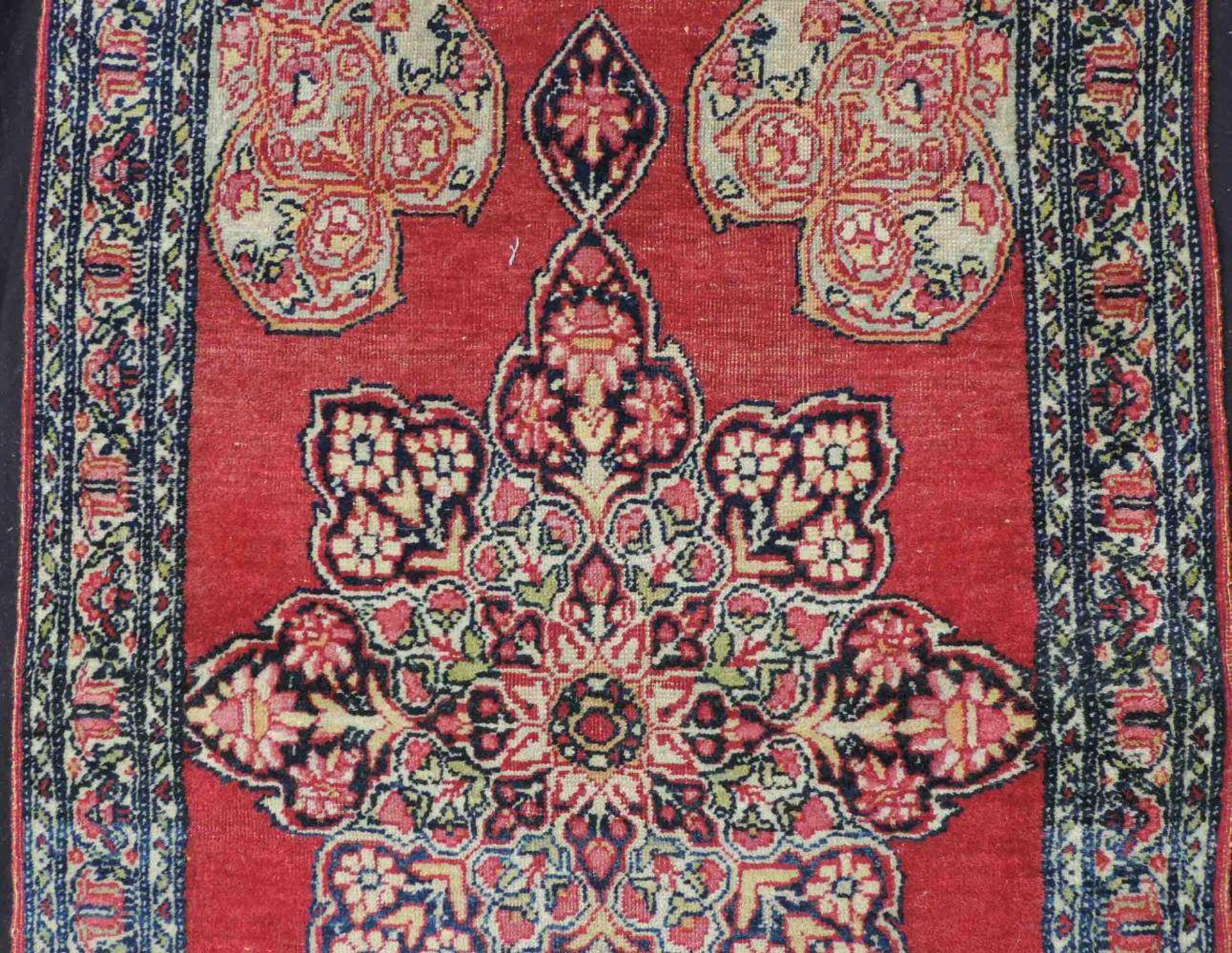 Kirman Lawer Poschti, Iran. Antik, um 1900. 88 cm x 57 cm. Manufakturteppich. Handgeknüpft in - Image 3 of 6