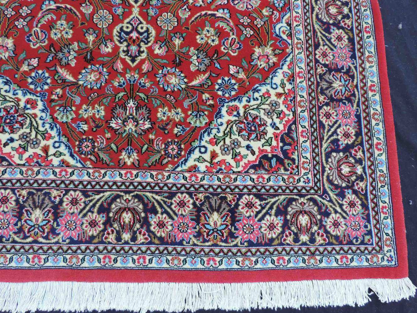 Ghom, Iran. Teppich, handgeknüpft in Persien. 152 cm x 108 cm. Wolle mit Seide auf Baumwolle. Qum, - Image 3 of 9