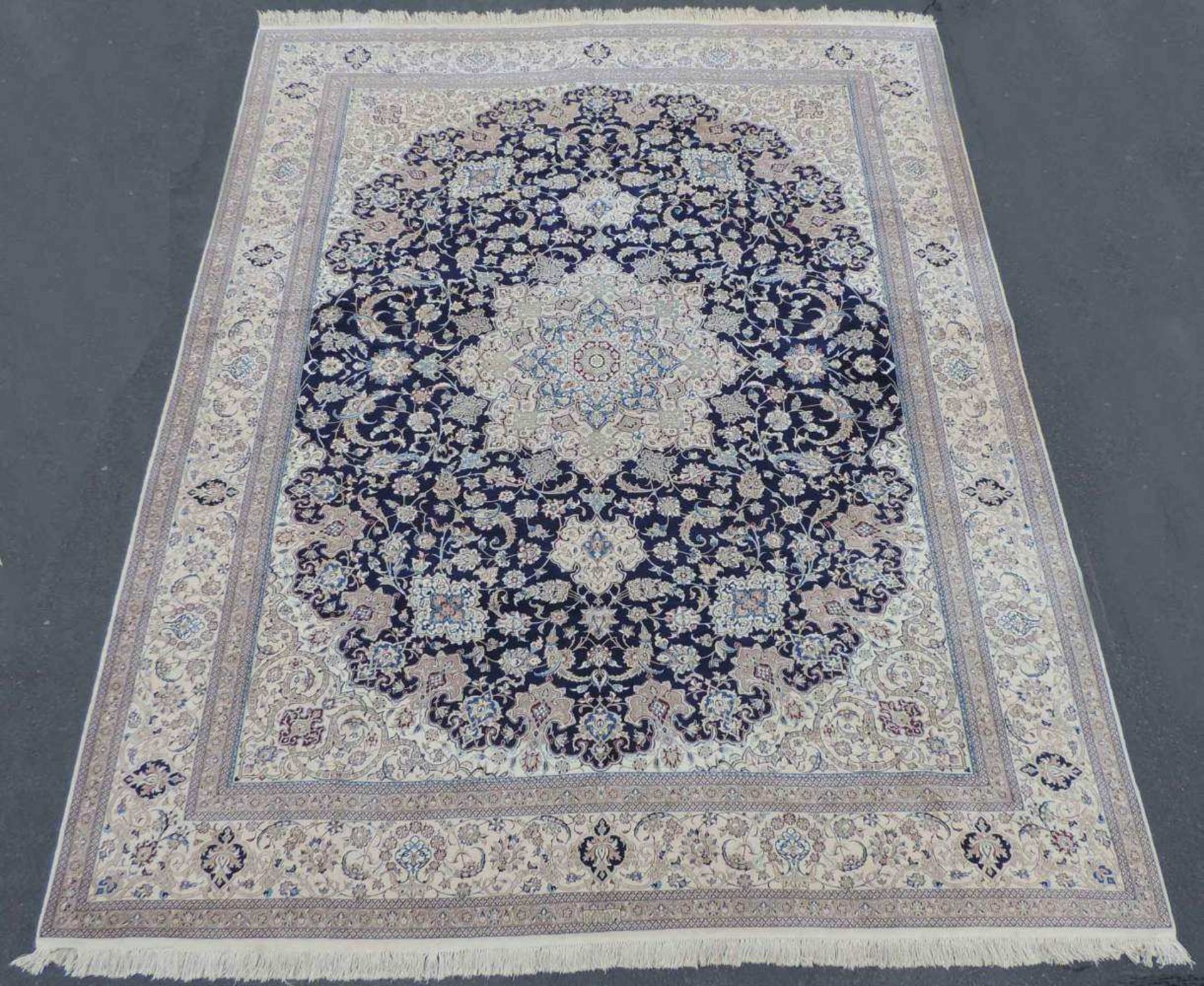 Nain "Tudesch", signiert, Meisterteppich. Iran. Selten fein. 400 cm x 301 cm. Handgeknüpft in