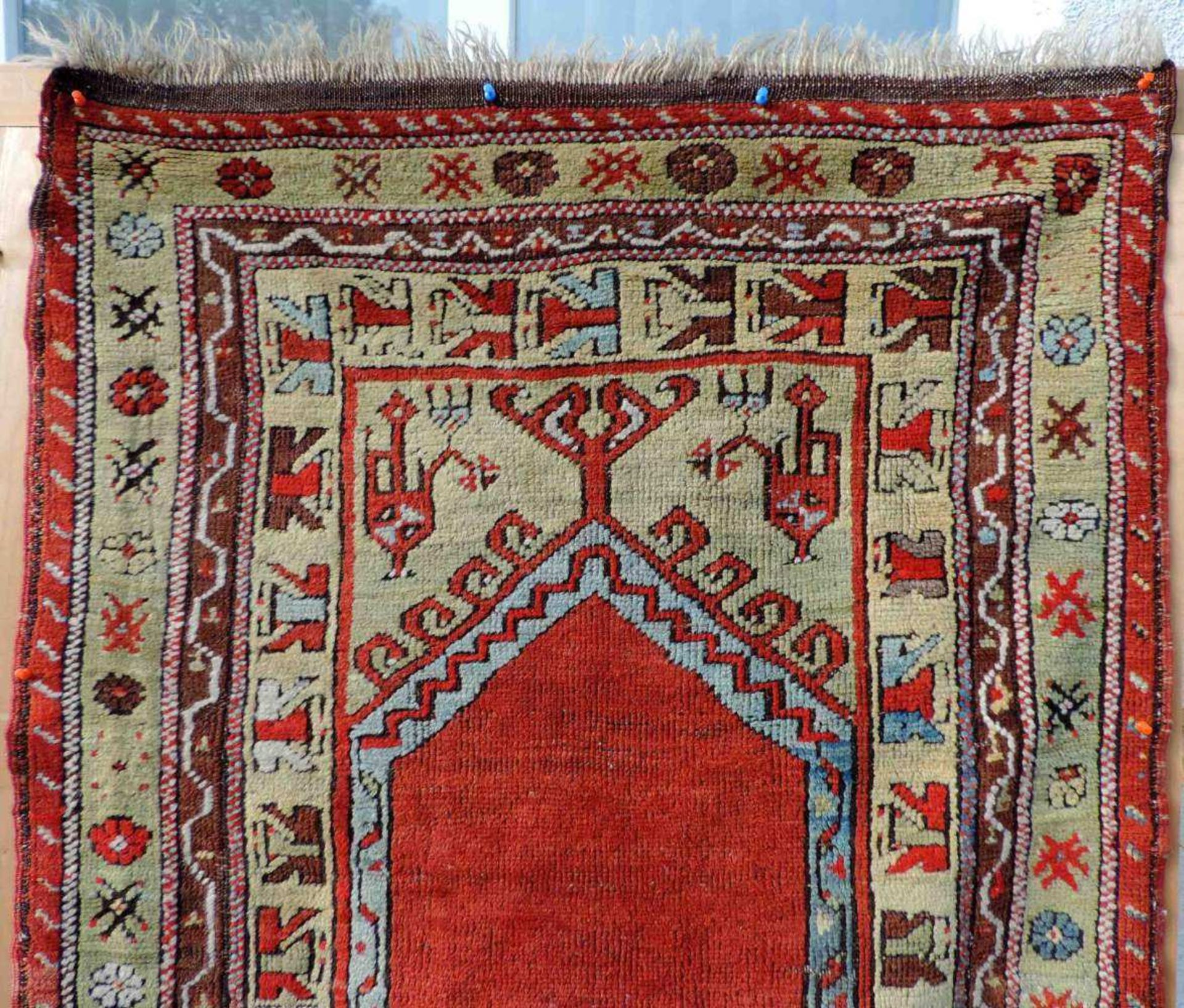 Konya Gebetsteppich. Türkei. Antik, Mitte 19. Jahrhundert. 167 cm x 92 cm. Handgeknüpft. Wolle auf - Image 2 of 5