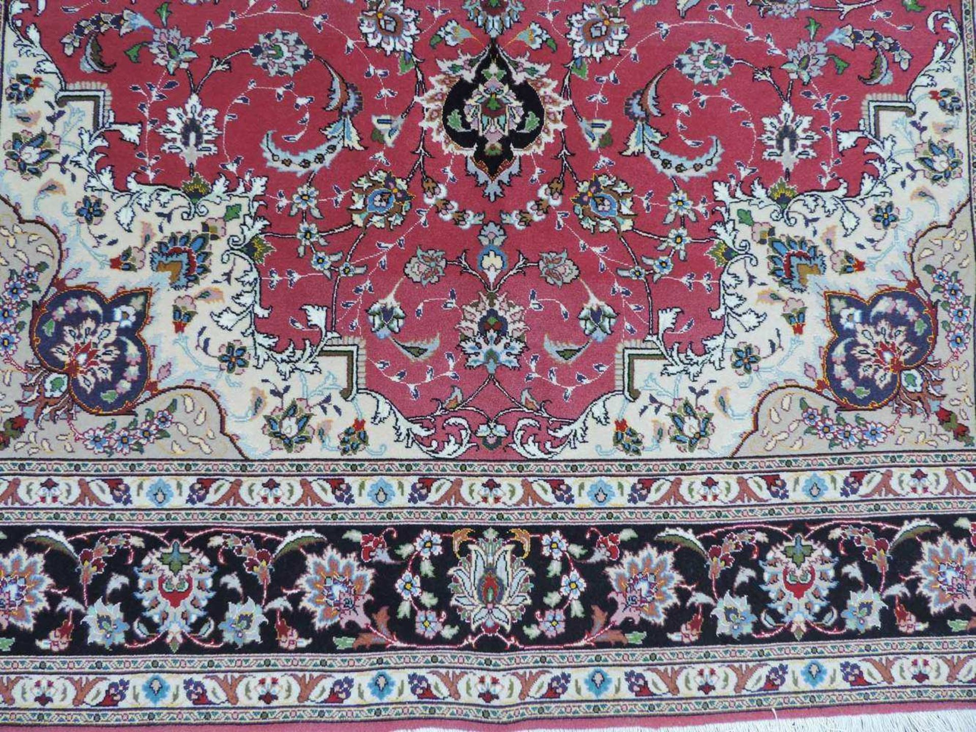 Täbriz, Teppich, Iran. Feine Knüpfung. 206 cm x 154 cm. Handgeknüpft in Persien. Korkwolle, mit - Image 9 of 10