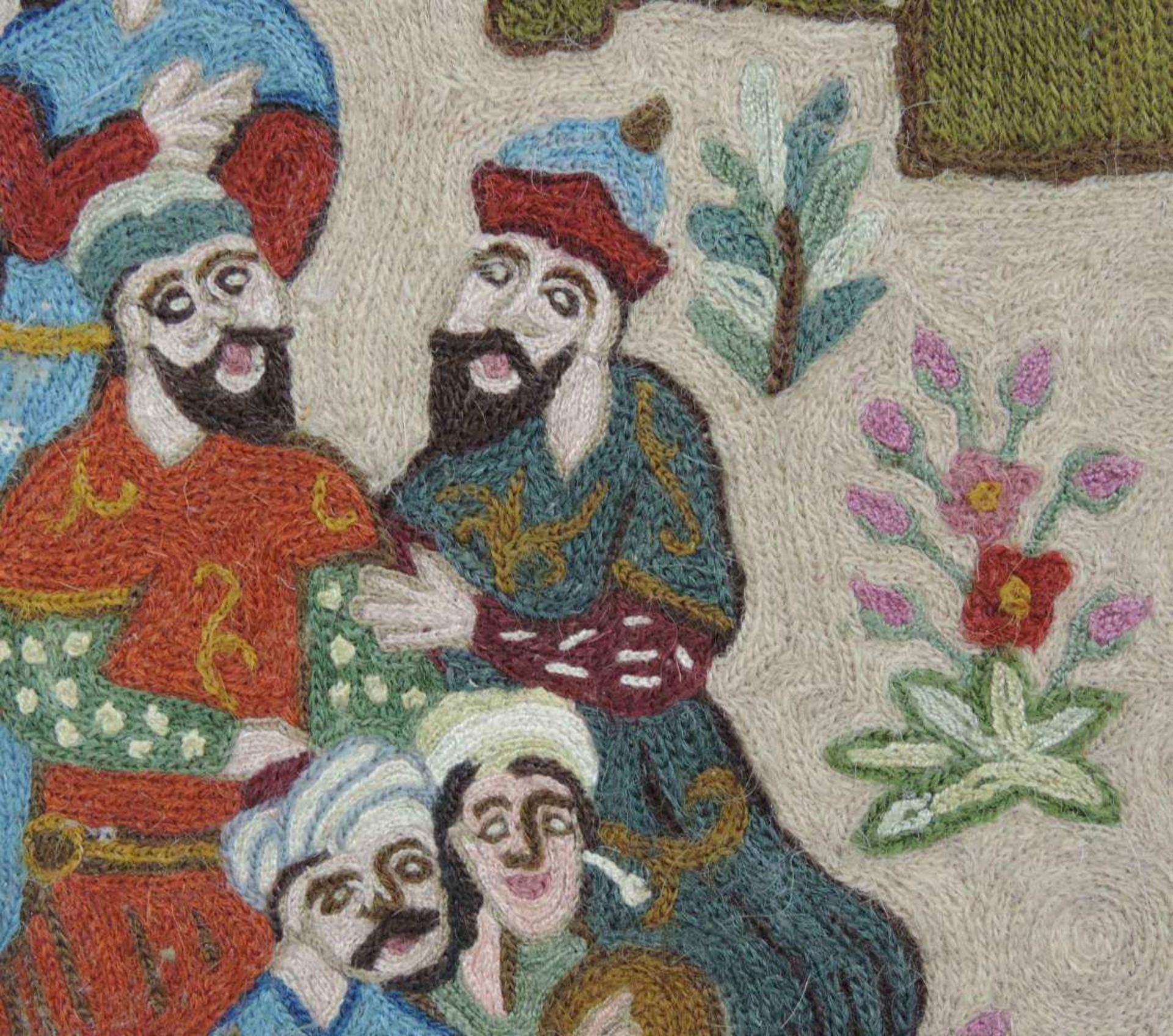 Der Herrscher hält Hof im Garten. Feine Stickerei, Kaschmir. Alt. 55 cm x 43 cm. Wolle auf - Image 2 of 4