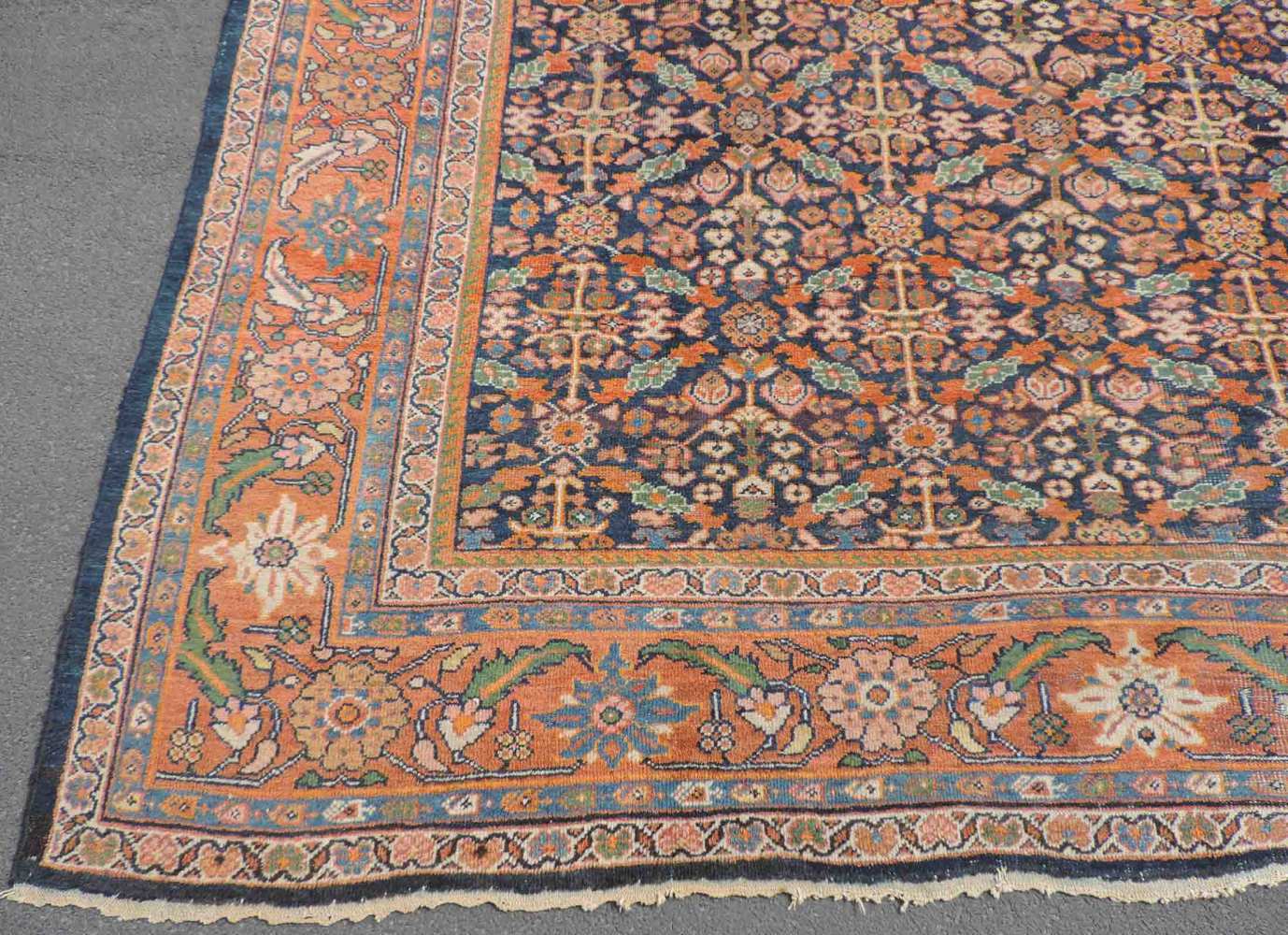 Mahal Salonteppich, Iran. Antik, um 1900. 345 cmx 275 cm. Handgeknüpft in Persien. Wolle auf - Image 2 of 8