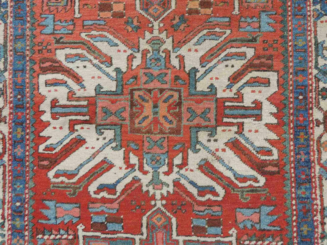 Karadja / Heris Dorfteppich, Iran. Alt, um 1930. 190 cm x 120 cm. Handgeknüpft in Persien. Wolle auf - Image 3 of 5