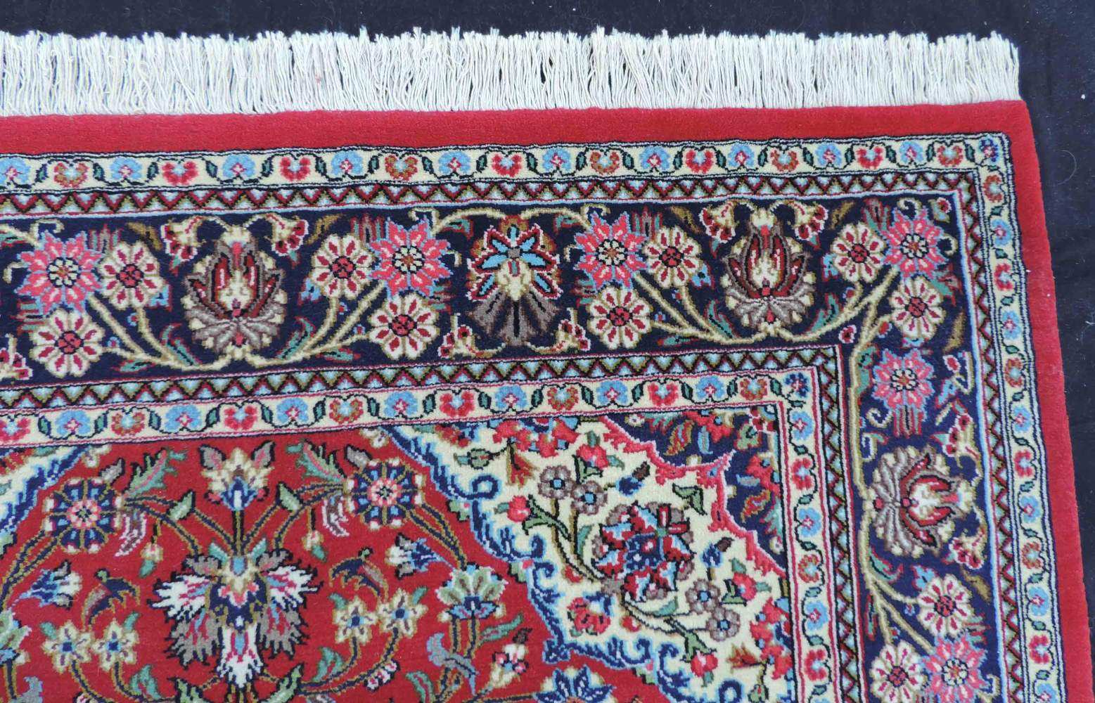 Ghom, Iran. Teppich, handgeknüpft in Persien. 152 cm x 108 cm. Wolle mit Seide auf Baumwolle. Qum, - Image 7 of 9